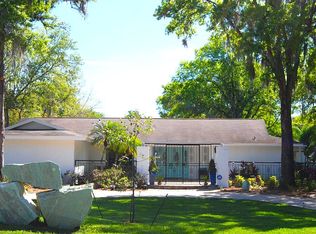 1100 N Riverhills Dr, Temple Terrace, FL 33617