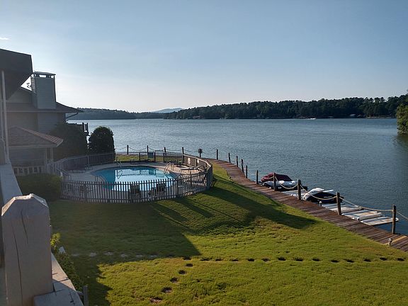 3rd image of 400 Farr Shores Dr APT 1D