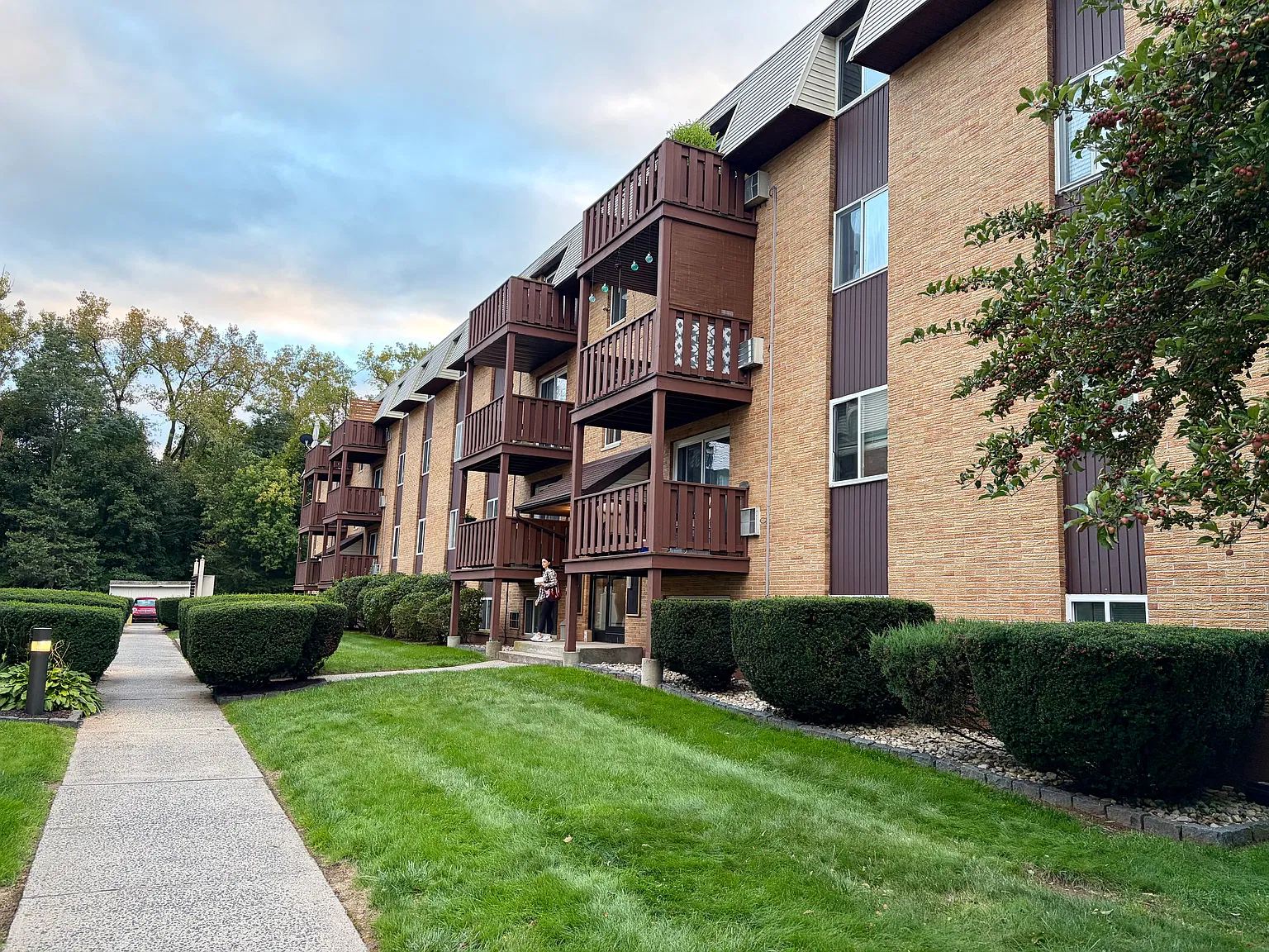 2 bed, 874 sqft, $1,800 — Photo 1