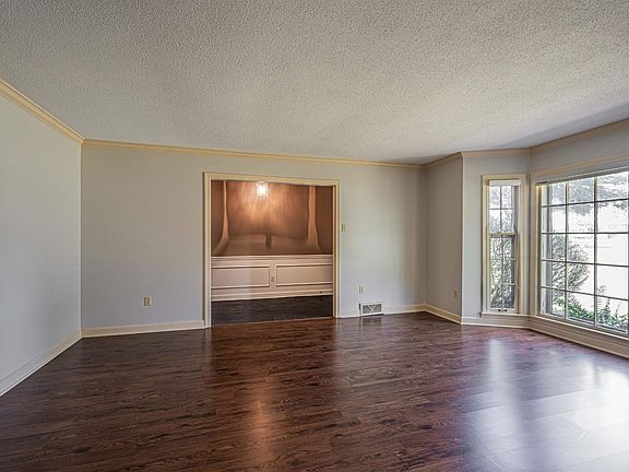 5th image of 1820 E Bryn Mawr Cir