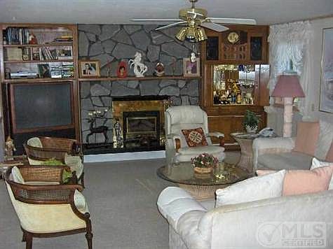 5th image of 115 Parkwood Dr