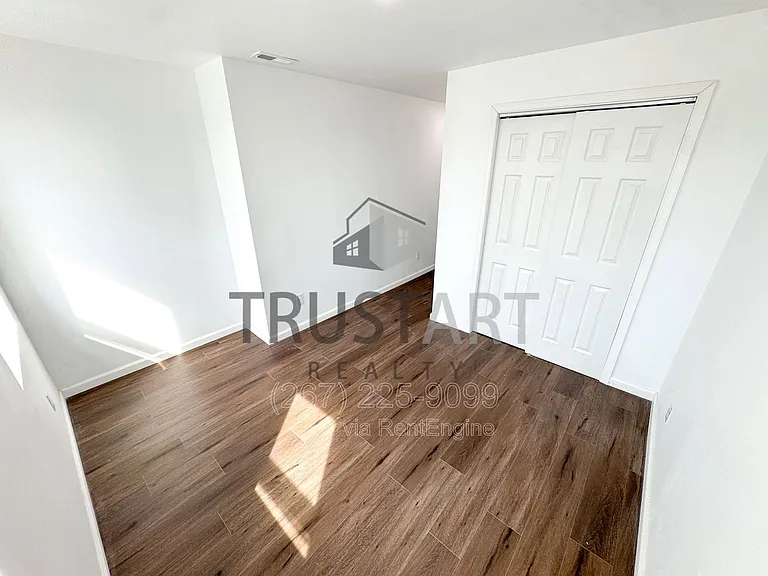 2317 N 15th St #4 — Photo 12