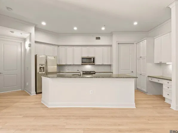 998 Stanford Ave APT 211, Baton Rouge, LA 70808