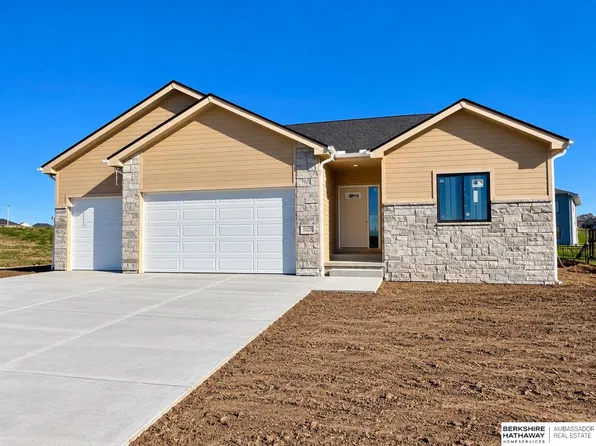 11275 S 220th St, Gretna, NE 68028