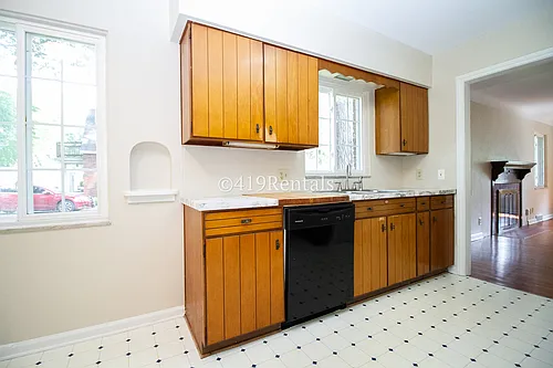 2424 Lambert Dr — Photo 7