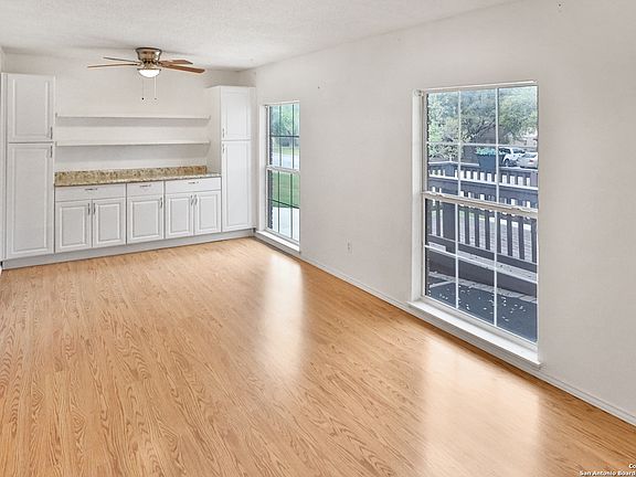 4th image of 14318 CHADBOURNE ST
