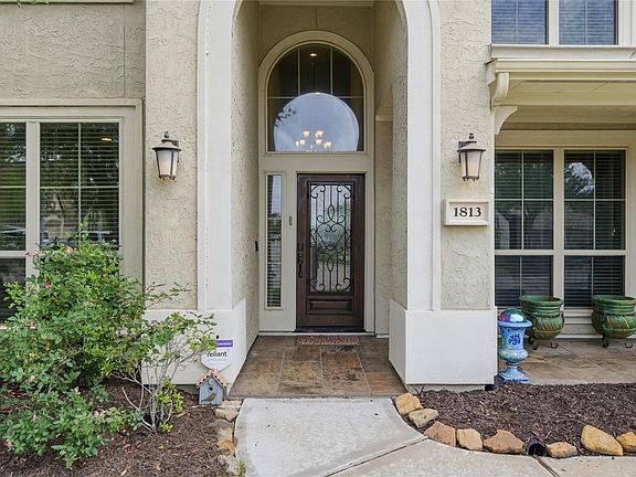 3rd image of 1813 Emerald Trace Ln