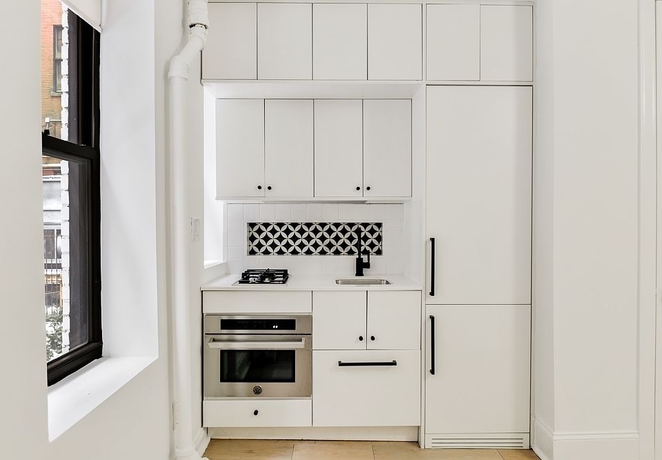 1st image of 225 W 23rd St APT 2S
