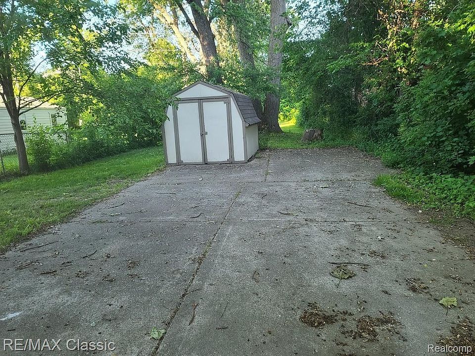 300 Baker St, photo 25