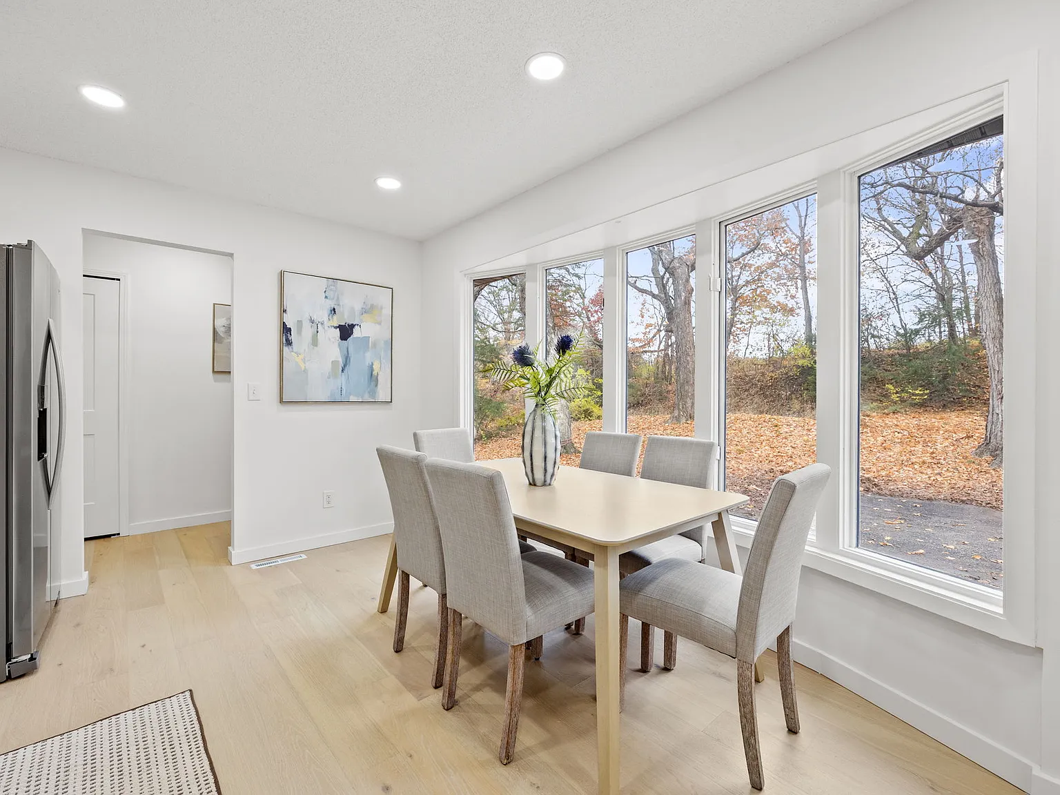 4 bed, 2400 sqft, $3,200 — Photo 3