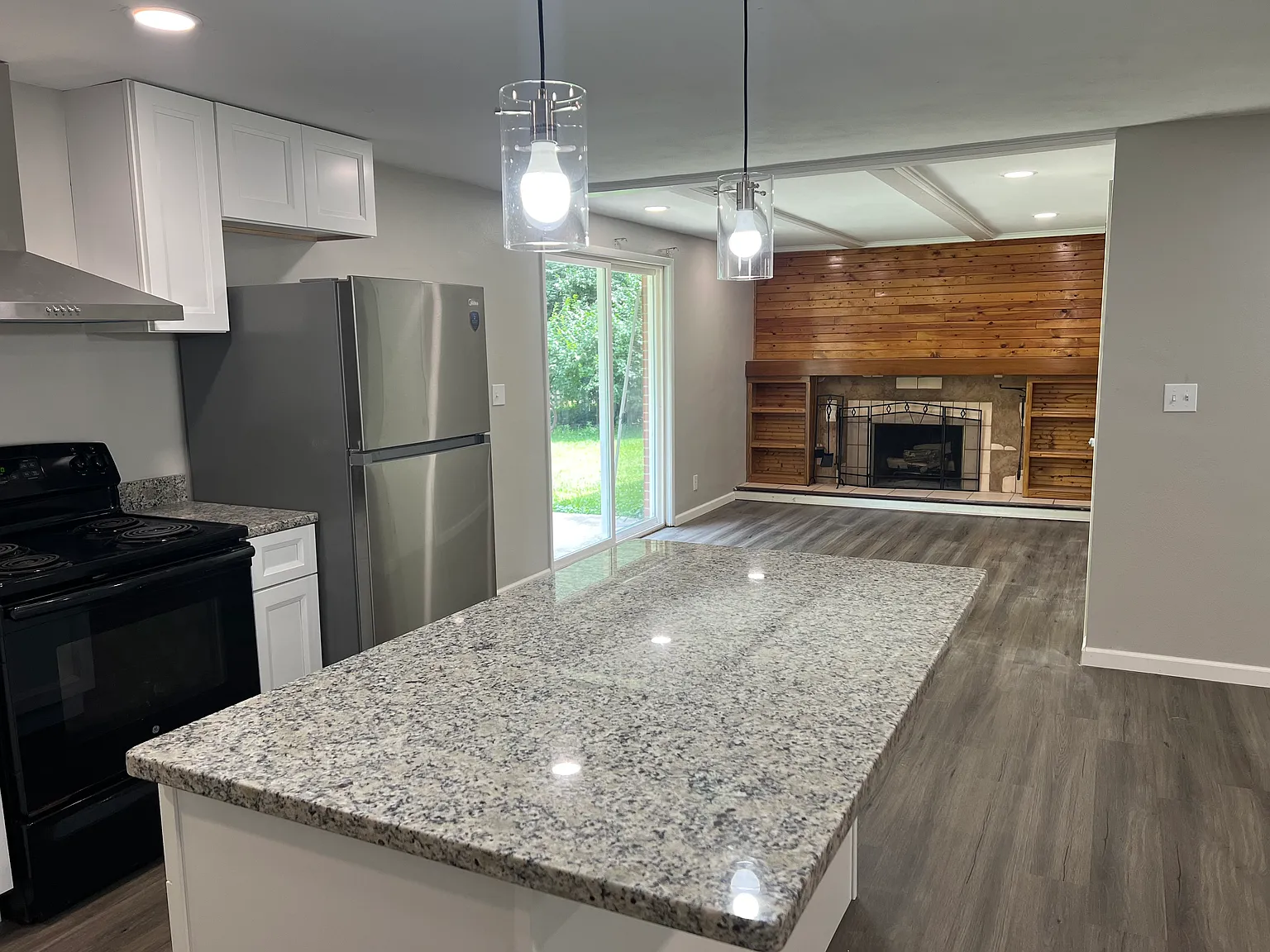 3 bed, 1288 sqft, $2,000 — Photo 2