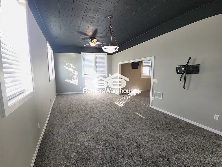 200 N Vine St — Photo 14