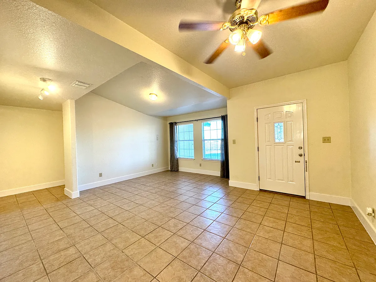 Building Photo - 123 La Paloma Dr
