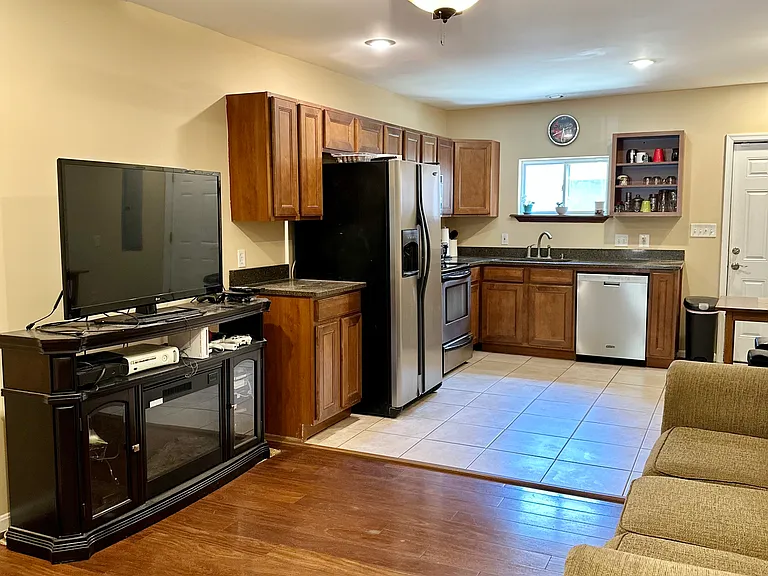 1115 Race St — Photo 4