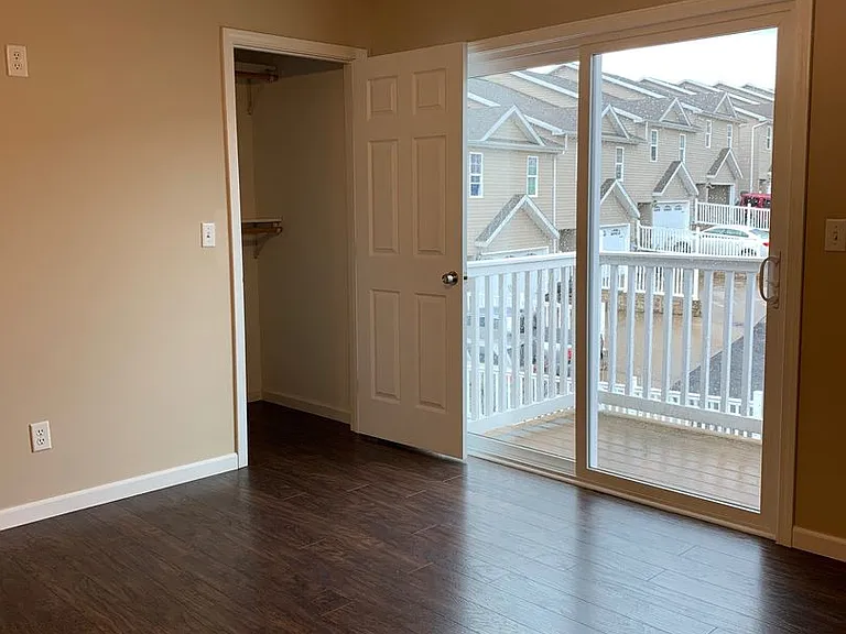 Graycliff Townhomes — Photo 30