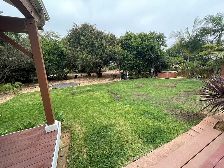 987 Hymettus Ave W — Photo 37