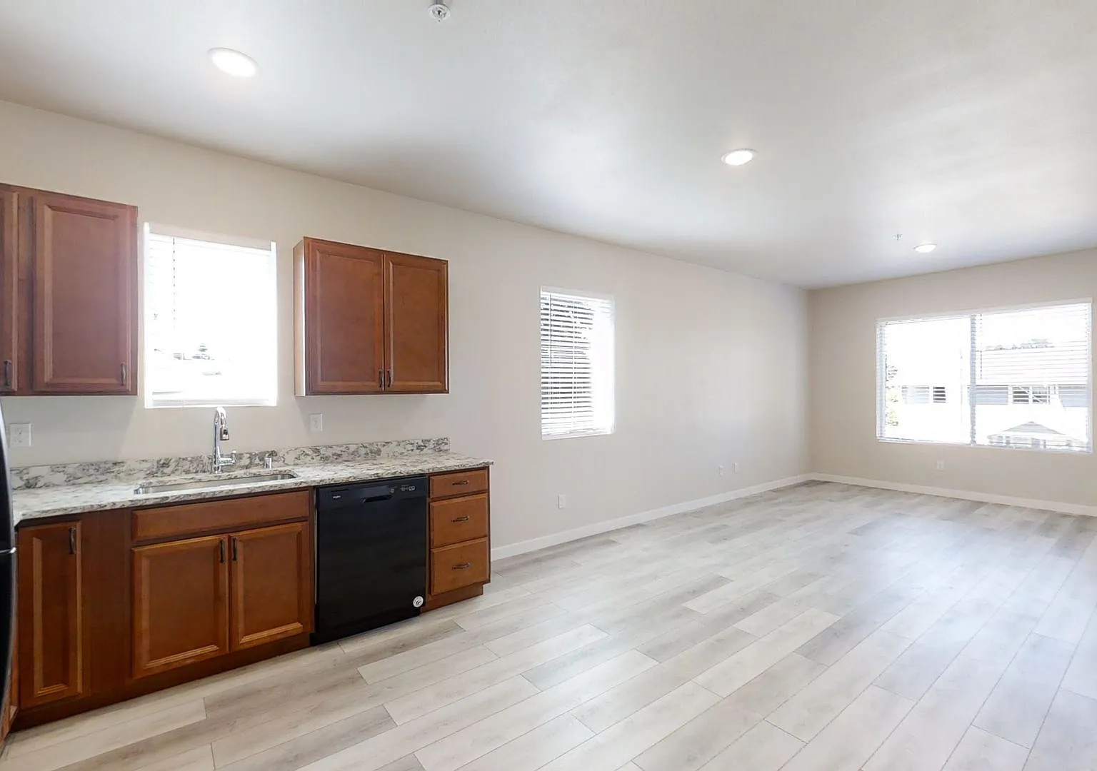 7427 S D St — Photo 4