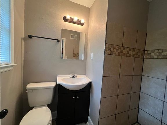 3rd image of 1876 Coventry Dr