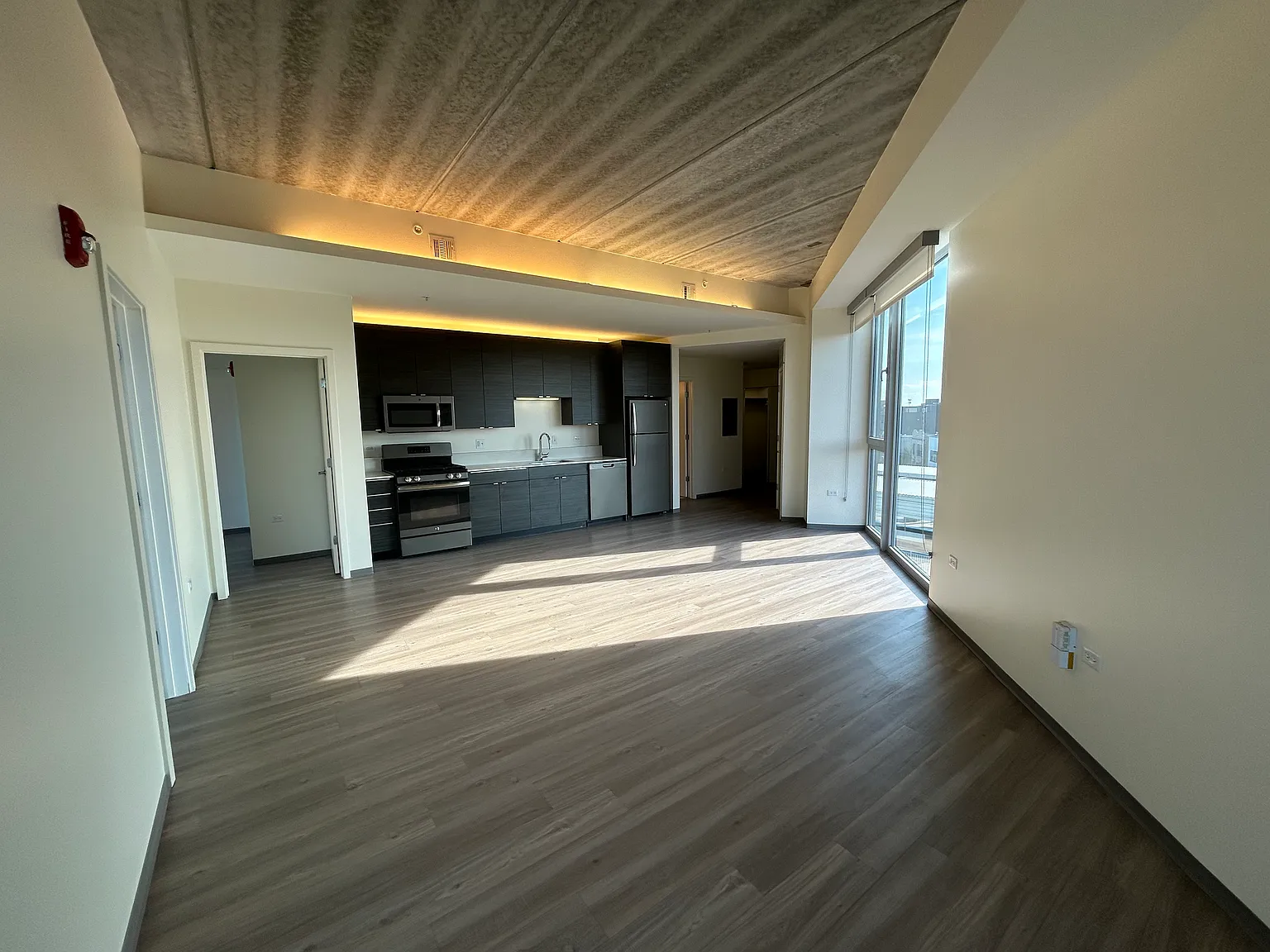 2 bed, 1079 sqft, $3,260 — Photo 1