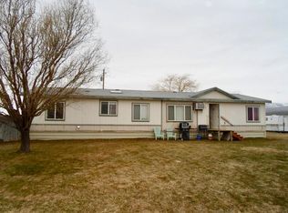 378 Hideaway Rd, Yakima, WA 98908