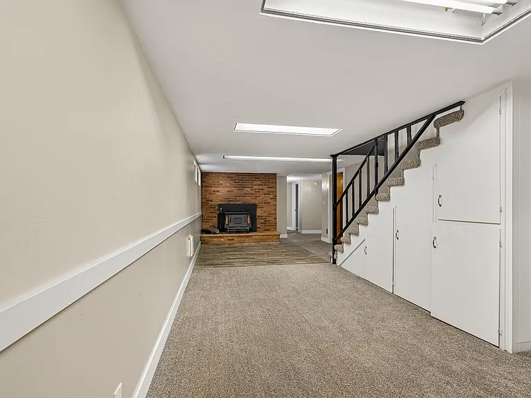 275 Park St — Photo 6