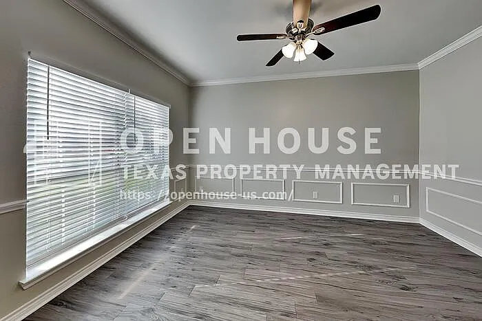 2129 Carrington Ave — Photo 4