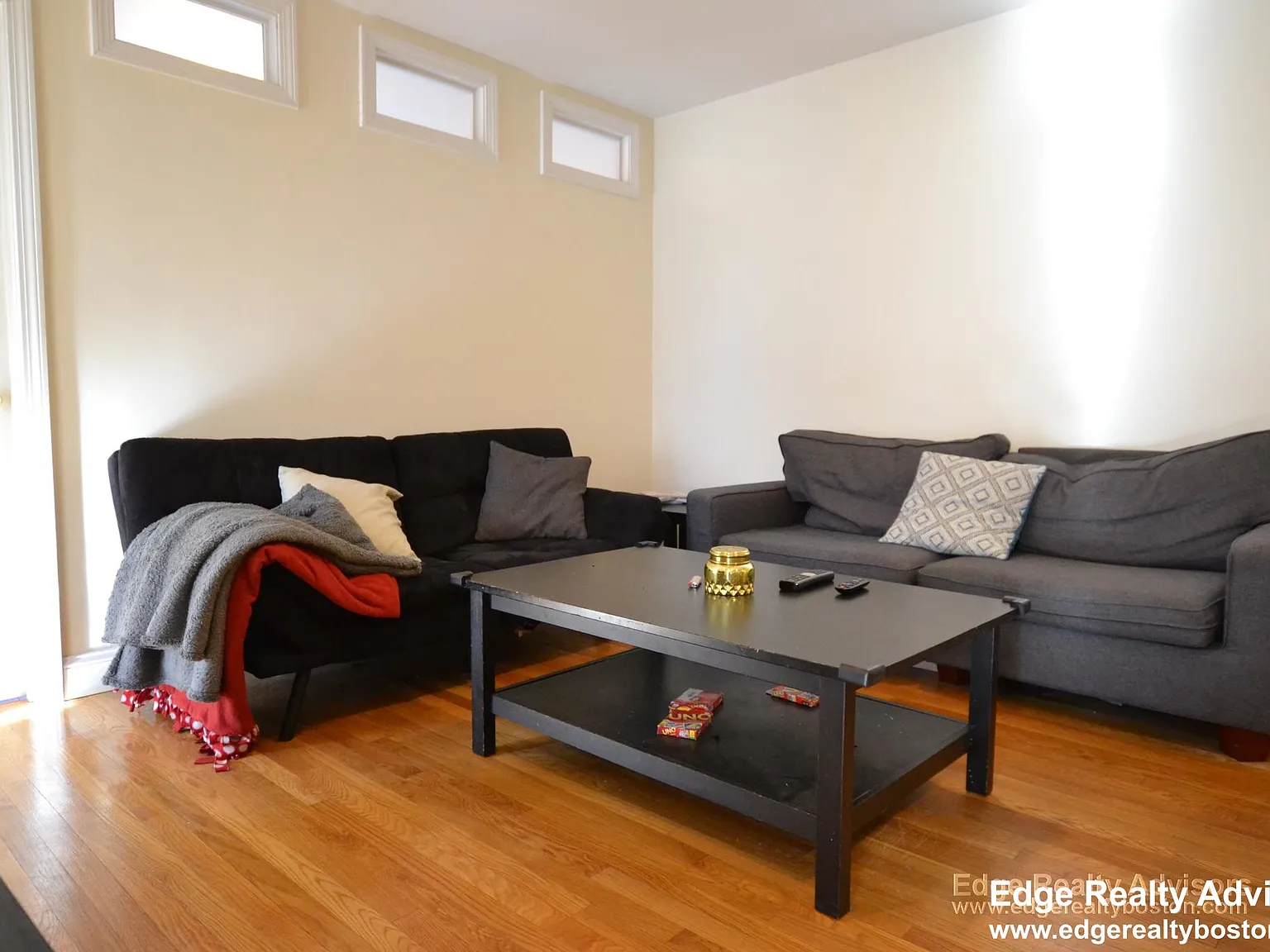 3 bed, 999 sqft, $5,035 — Photo 3