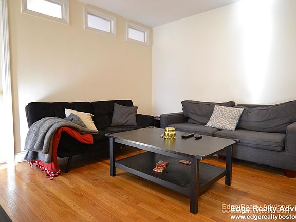3rd image of 62 Egmont St APT 4