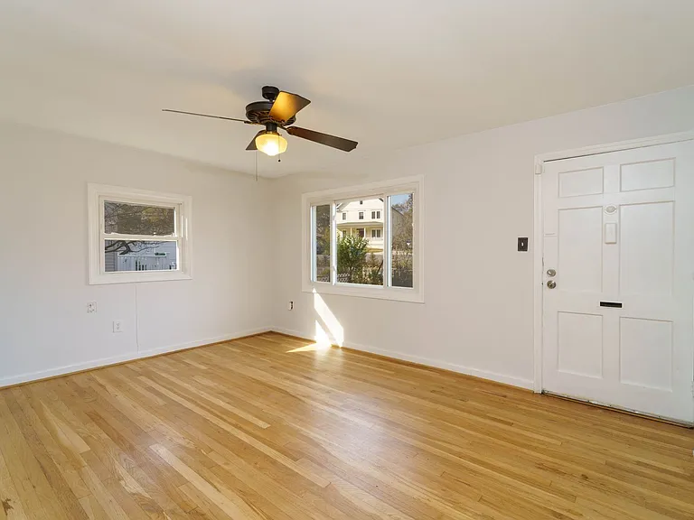 4400 Garrett Park Rd — Photo 4