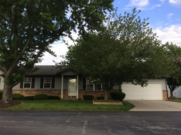 29 Augusta Dr, Bowling Green, OH 43402