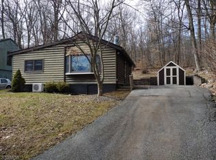 85 Lakeside Dr, Sussex, NJ