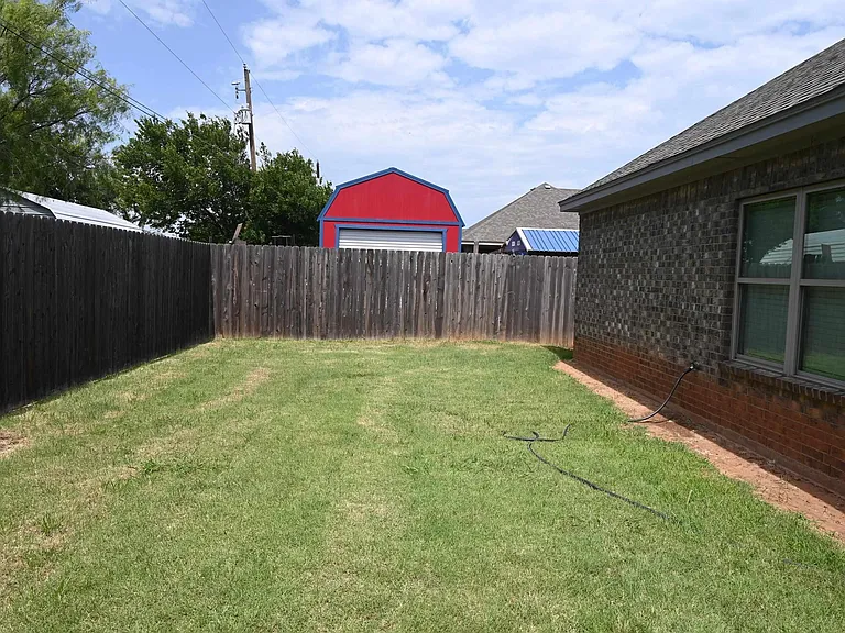 320 Mariners Way — Photo 32