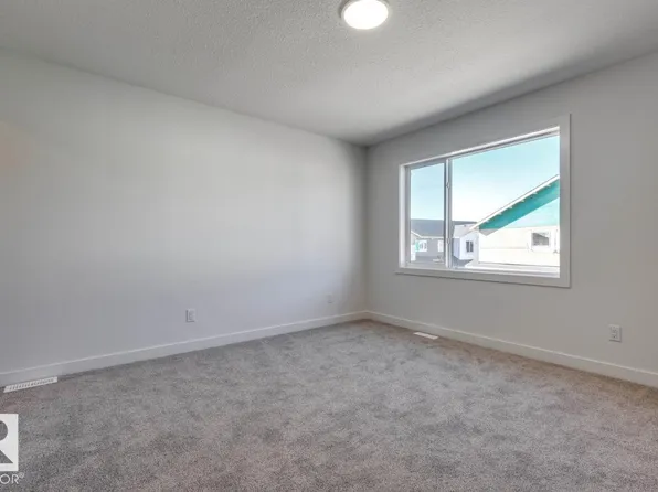 710 Mattson Dr #9, Edmonton, AB T6X 1A4