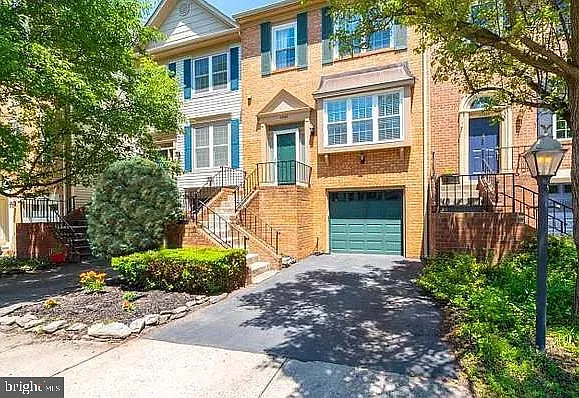 3 bed, 4.0 bath, 2120 sqft, $3,200 — Photo 1