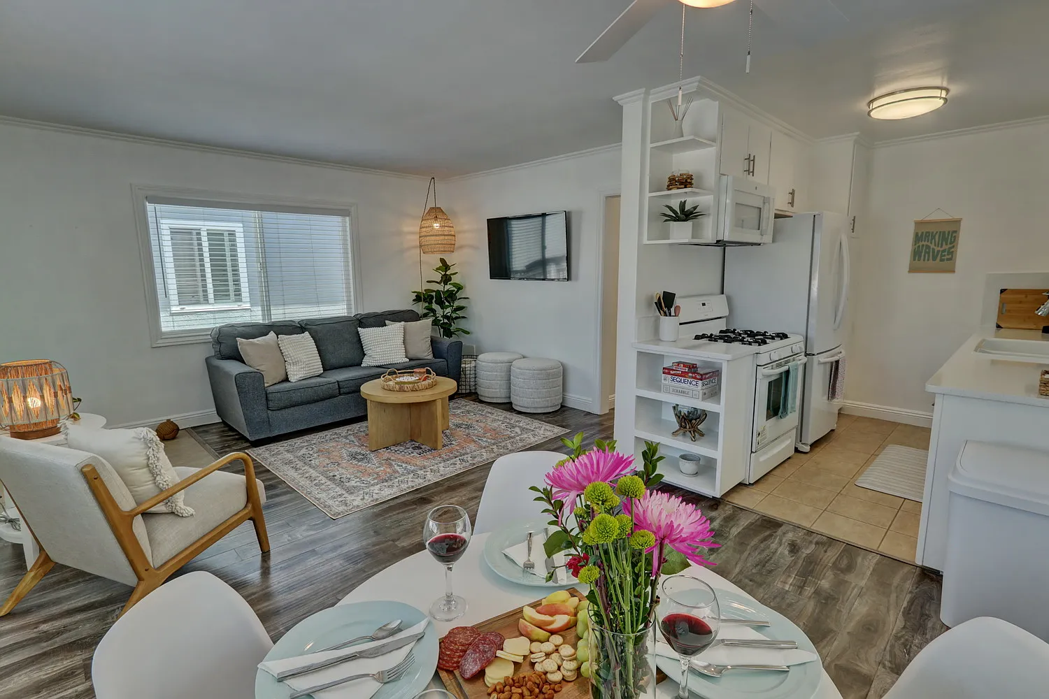 2 bed, 800 sqft, $4,250 — Photo 1