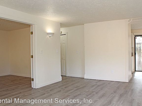4th image of 1039 Birchwood Dr