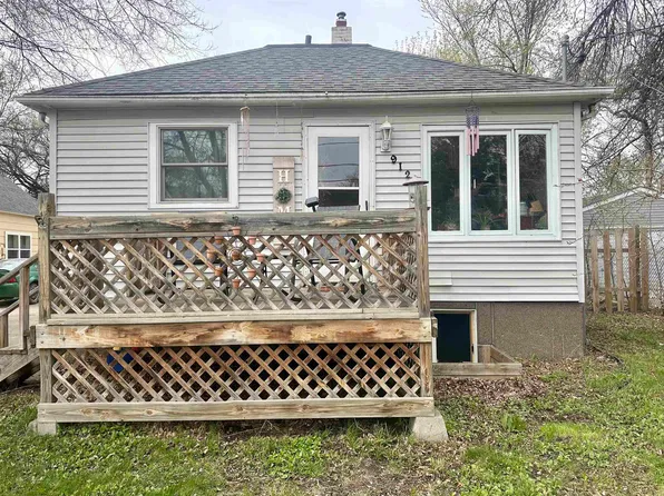 912 10th Ave NW, Minot, ND 58703