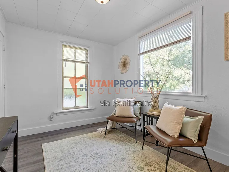 2263 S Green St — Photo 5