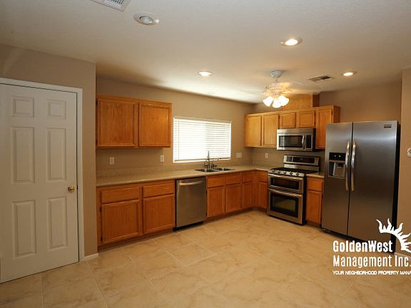 5th image of 1134 Majestic Canyon St