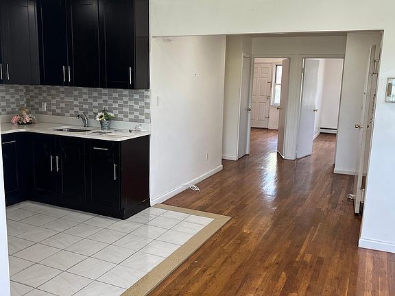 5th image of 2318 130th St Unit 2