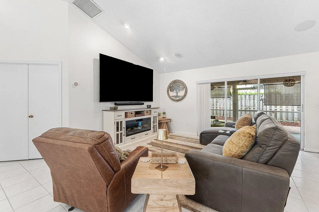 2 bed, 2.0 bath, 1415 sqft, $7,500 — Photo 4
