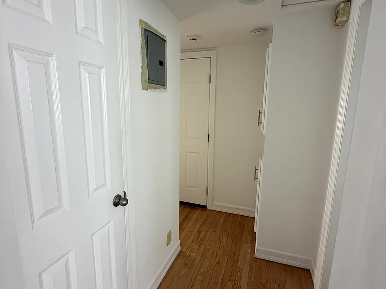 217 S Doheny Dr #5 — Photo 31