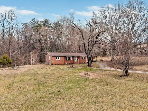 3rd image of 286 Pike Rd