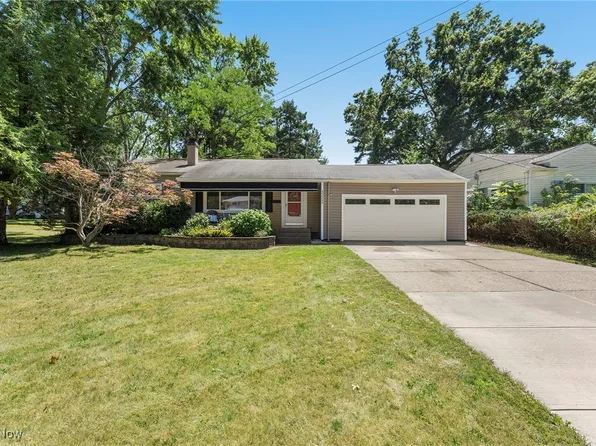33924 Linden Dr, Solon, OH 44139