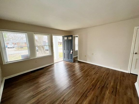 709 HarbisonLivingRoom1_01182023