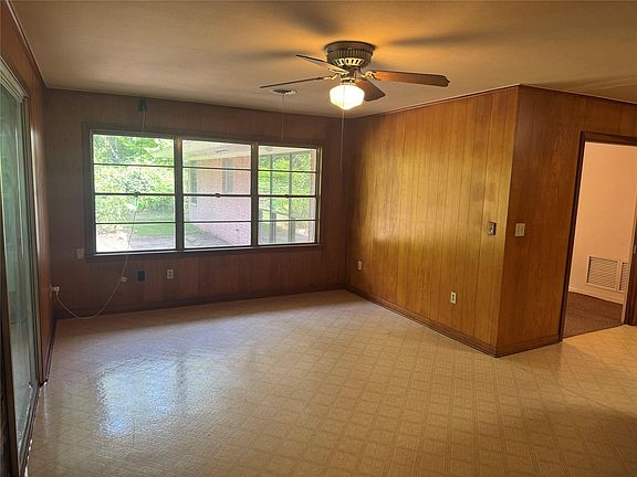 3rd image of 408 Oak Dr