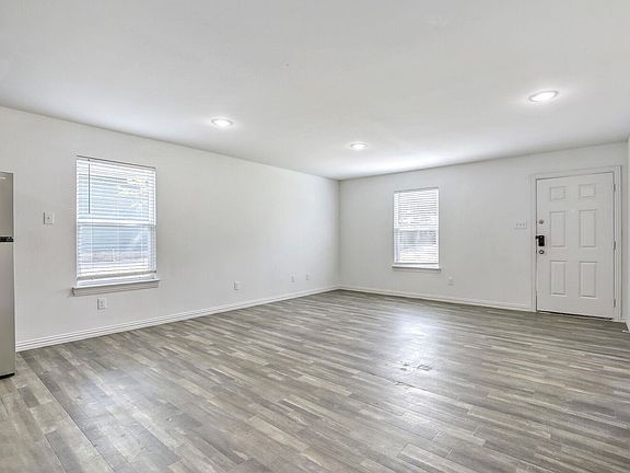 2nd image of 1105 Rex Ln