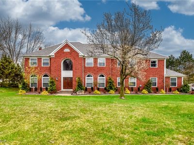 489 Leverett Ln, Highland Heights, OH, 44143