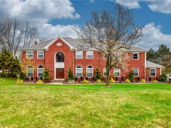 489 Leverett Ln, Highland Heights, OH 44143