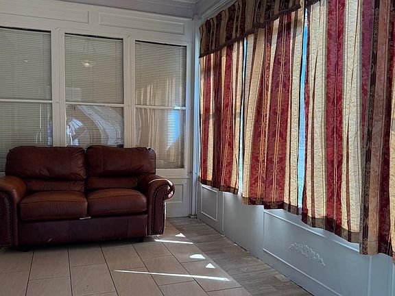 5th image of 3405 Tyson Ave